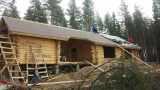 Kattoa asennellaan